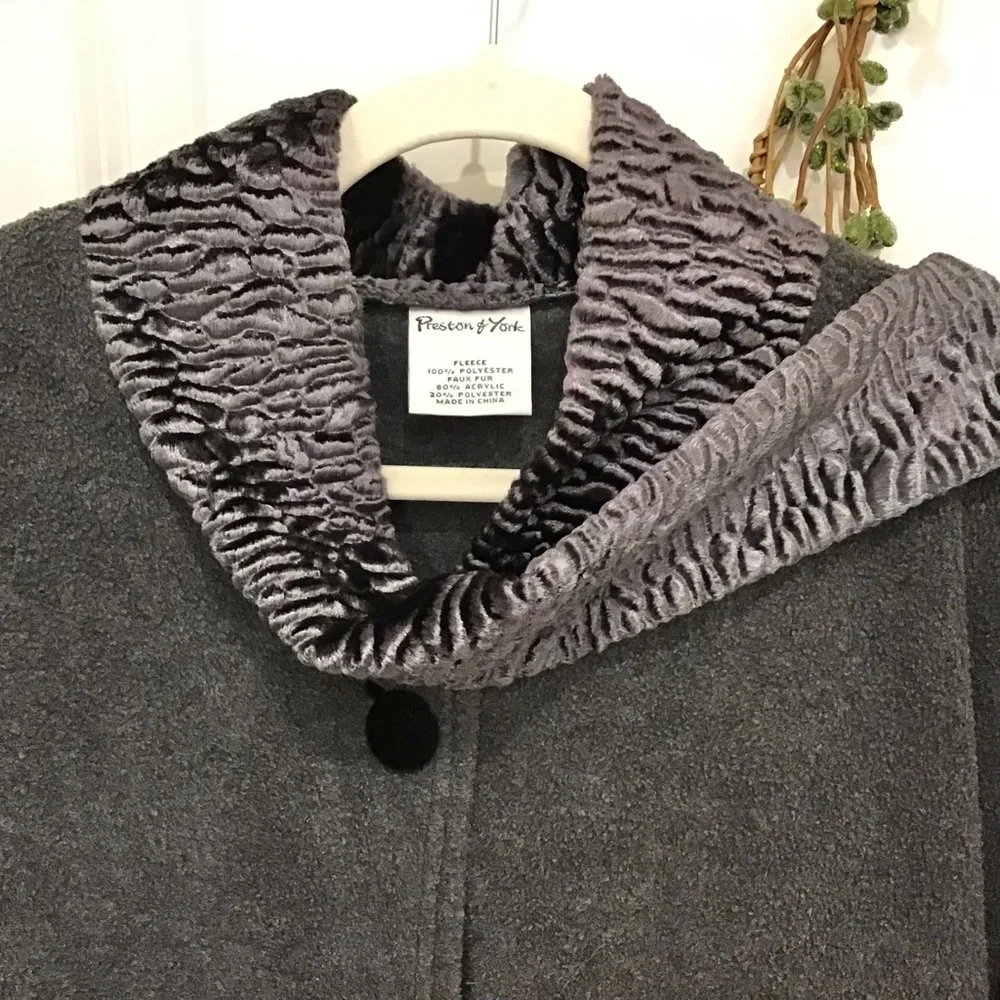 Preston & York Wrap/Cape Faux Fur Gray, One Size - Picture 3 of 4